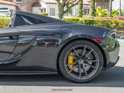 Used 2018 McLaren 570S Spider image 3