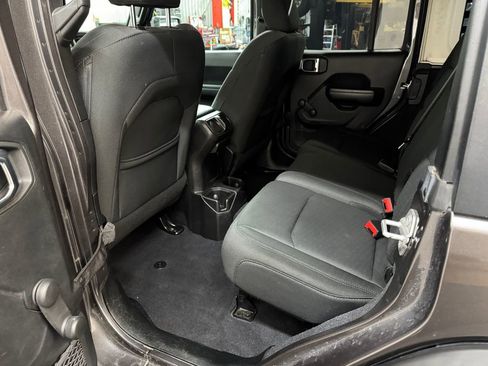 Used 2018 Jeep Wrangler Unlimited Sport AWD/4WD image 15