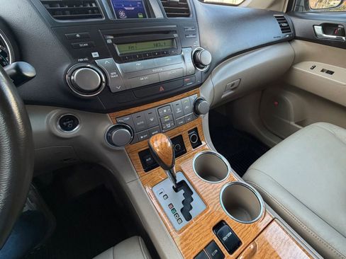 Used 2009 Toyota Highlander Limited AWD/4WD image 25