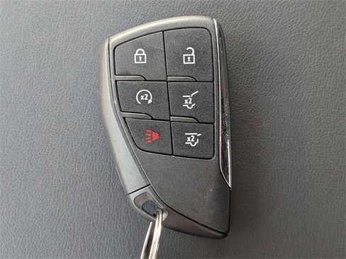 Used 2025 GMC Yukon Denali image 37