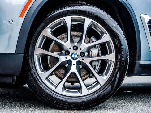 Used 2024 BMW X5 sDrive40i w/ Premium Package RWD image 3