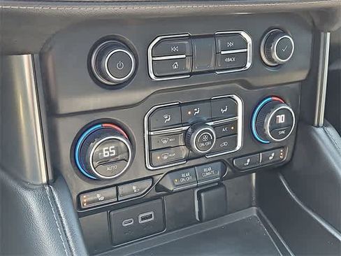 Used 2023 Chevrolet Tahoe Z71 w/ Luxury Package image 23