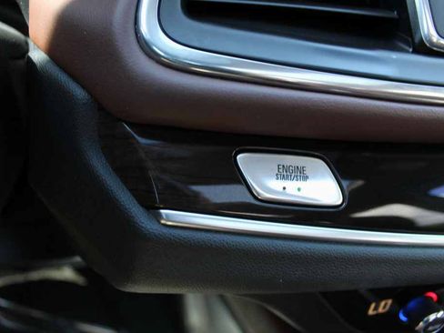 Used 2018 Buick Enclave Avenir w/ Avenir Technology Package FWD image 17