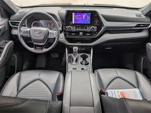 Certified 2023 Toyota Highlander XSE image 30