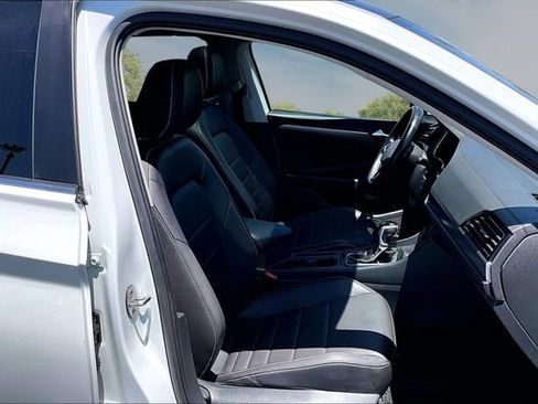 Used 2024 Volkswagen Jetta SE FWD image 28