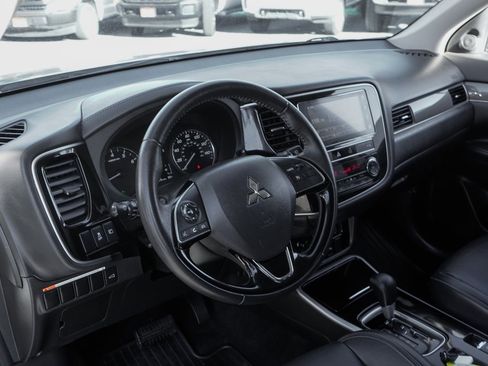 Used 2019 Mitsubishi Outlander SEL image 19