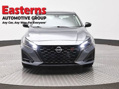 Used 2024 Nissan Altima 2.5 SR FWD image 2