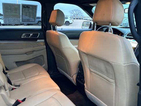 Used 2017 Ford Explorer Limited image 36