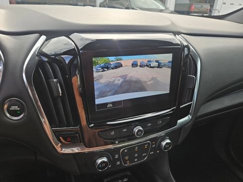 Used 2023 Chevrolet Traverse LT image 20