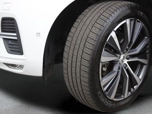 Used 2022 Volvo XC60 B5 Momentum w/ Advanced Package FWD image 46