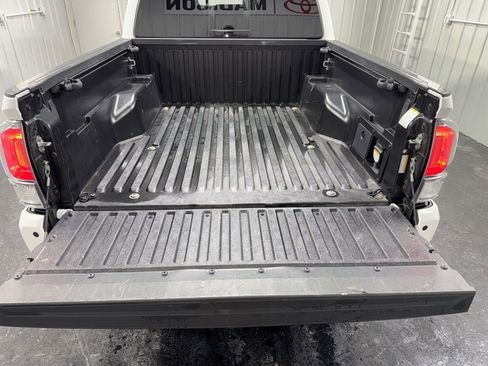 Used 2023 Toyota Tacoma TRD Off-Road w/ Technology Package AWD/4WD image 31