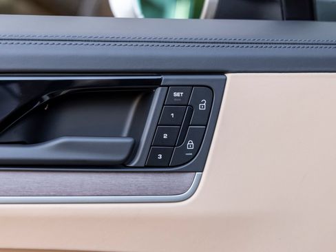 Certified 2025 Porsche Cayenne S AWD/4WD image 27