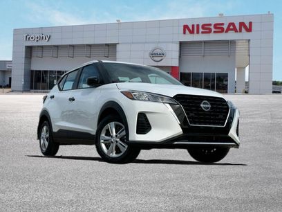 New 2025 Nissan Kicks Play S