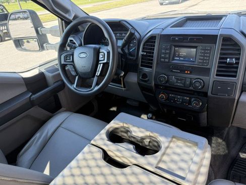 Used 2018 Ford F550 4x4 Regular Cab Super Duty image 8