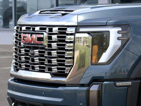 New 2026 GMC Sierra 2500 Denali w/ Denali Reserve Package AWD/4WD image 13