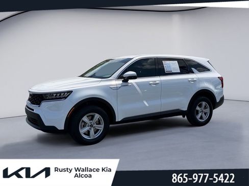 Used 2023 Kia Sorento LX image 1