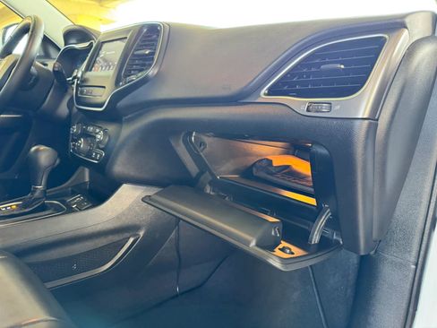 Used 2019 Jeep Cherokee Latitude Plus FWD image 26