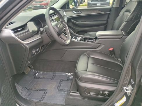 Used 2023 Jeep Grand Cherokee Limited AWD/4WD image 26
