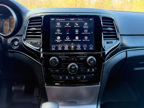 Used 2019 Jeep Grand Cherokee Limited AWD/4WD image 16