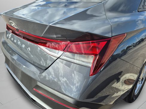 Used 2025 Hyundai Elantra SE w/ Cargo Package FWD image 32