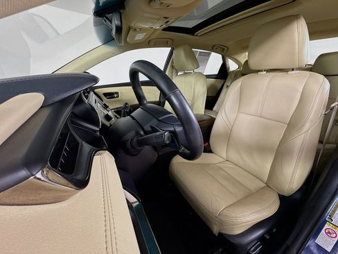 Used 2016 Toyota Avalon Touring FWD image 2