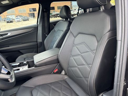 Used 2025 Volkswagen Atlas Cross Sport SE AWD/4WD image 35
