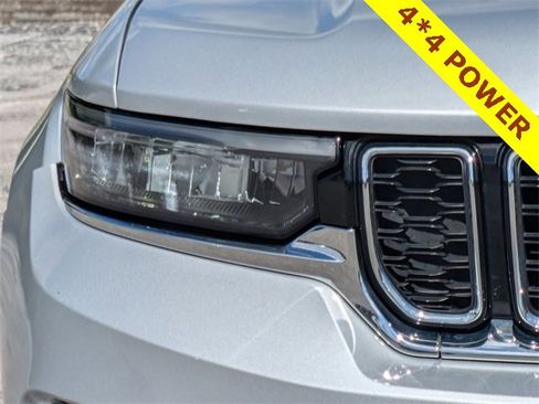 Used 2024 Jeep Grand Cherokee Limited 4xe image 10