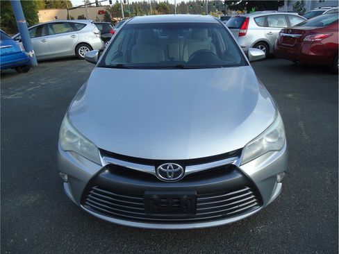 Used 2015 Toyota Camry LE FWD image 2