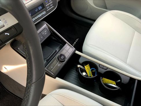 Used 2025 Hyundai Kona SEL image 16