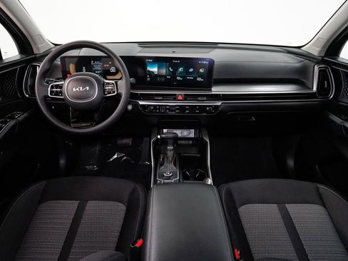 Certified 2025 Kia Sorento LX image 24