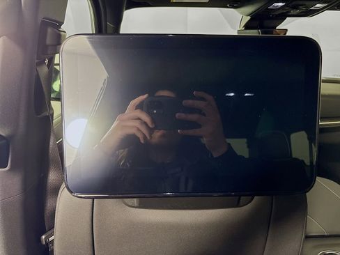 New 2025 Chevrolet Suburban Premier image 26