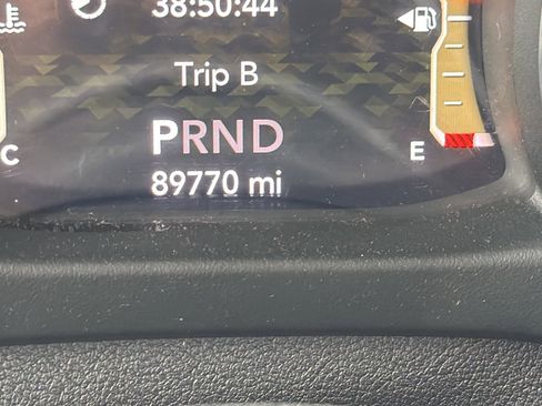 Used 2018 Jeep Wrangler Unlimited Sahara AWD/4WD image 29