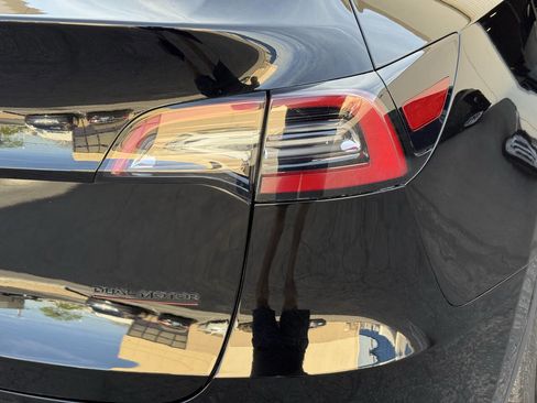 Used 2021 Tesla Model Y Long Range image 18