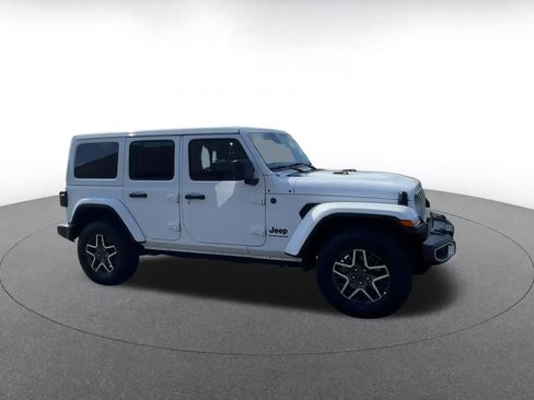 Used 2025 Jeep Wrangler Sahara image 2