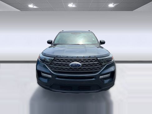 Used 2023 Ford Explorer XLT w/ Equipment Group 202A AWD/4WD image 4