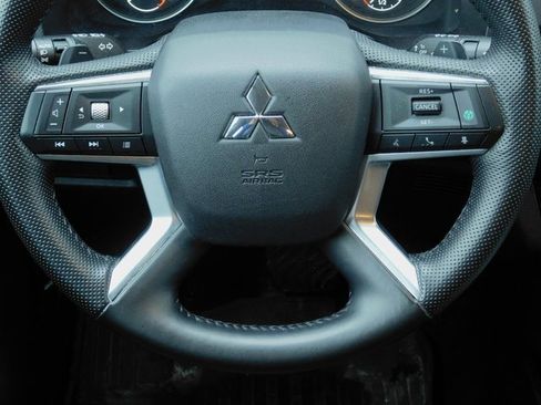 Used 2024 Mitsubishi Outlander SE image 17