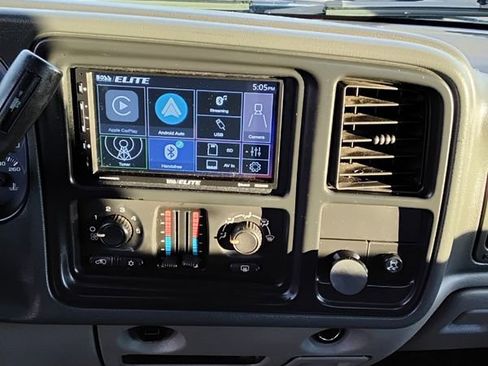 Used 2005 Chevrolet Avalanche LS w/ Avalanche South-West Package image 11