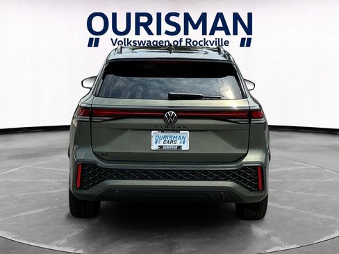 Used 2025 Volkswagen Tiguan SE R-Line FWD image 5