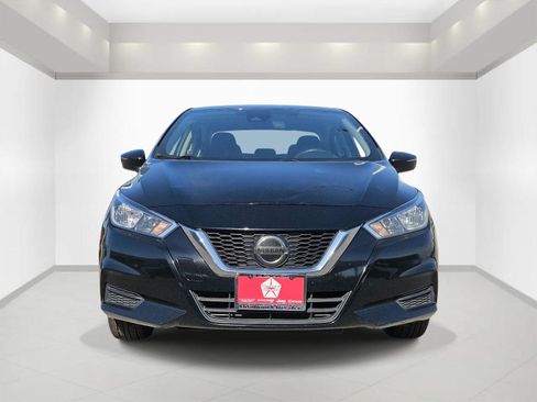 Used 2021 Nissan Versa SV image 2
