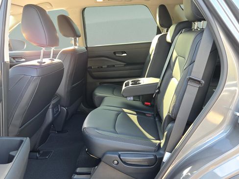 New 2026 Nissan Pathfinder SL FWD image 11