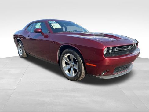 Used 2018 Dodge Challenger SXT RWD image 7
