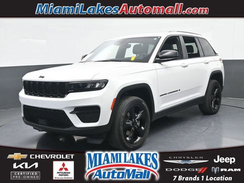 Used 2023 Jeep Grand Cherokee Altitude image 1