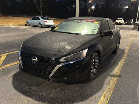 Used 2023 Nissan Altima 2.5 SV image 2