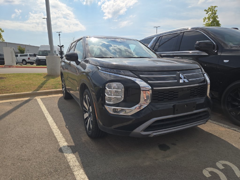 Used 2025 Mitsubishi Outlander SE AWD/4WD image 4