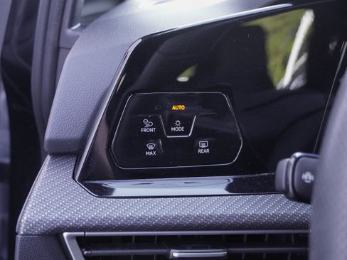 Used 2024 Volkswagen Golf R AWD/4WD image 13
