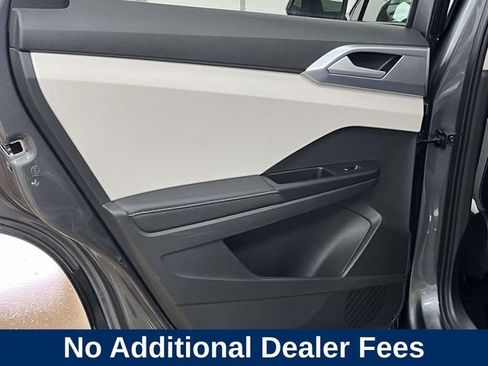 Used 2025 Volkswagen Taos SE AWD/4WD image 18