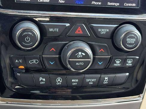 Used 2020 Jeep Grand Cherokee Limited AWD/4WD image 27