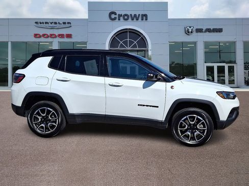 Used 2024 Jeep Compass Trailhawk image 7