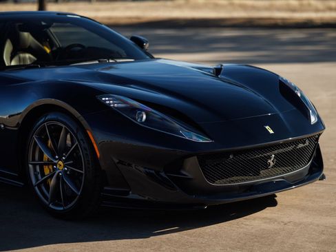 Used 2021 Ferrari 812 GTS image 24