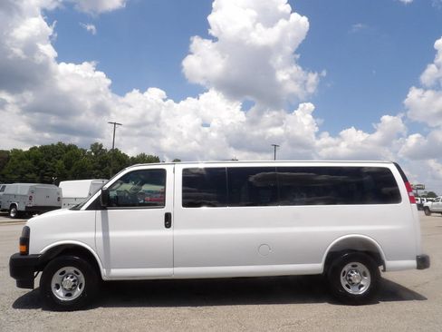Used 2025 Chevrolet Express 3500 LS RWD image 63